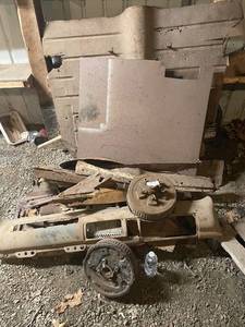 lot 163 image: Assorted Vintage Car Parts Including Hubs and Panels