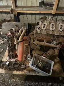 lot 164 image: Assorted Vintage Ford Engine Parts and Components
