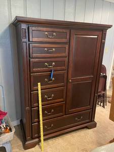 lot 204 image: Mahogany Wood Armoire with Drawers and Shelving