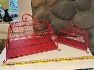 lot 215 image: Set of 2 Red Wire Mesh Rooster Decor Baskets