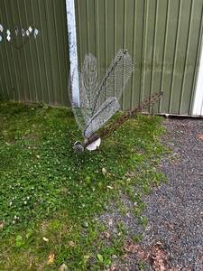 lot 1 image: Large Metal Dragonfly Garden Sculpture