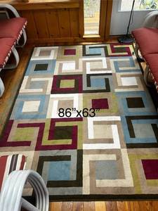 lot 28 image: Geometric Patterned Area Rug - Multicolor 86 x 63