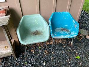 lot 92 image: Pair of Vintage Molded Fiberglass Armchairs with Metal Legs