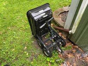 lot 93 image: Heavy-Duty Garden Wagon with Collapsible Handle
