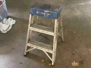 lot 100 image: Werner Aluminum 3-Step Ladder
