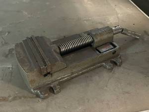 lot 103 image: Heavy-Duty Metal Fabrication Bench Vise
