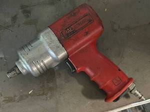 lot 109 image: MAT Model AV4800 Pneumatic Impact Wrench