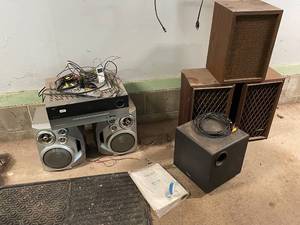lot 116 image: Harman Kardon AVR 146 Receiver with Speaker Set and Accessories