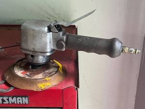 lot 124 image: Rockwell Model 2706 Air Sander