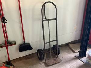 lot 133 image: Durable Steel Hand Truck with Pneumatic Tires