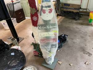 lot 136 image: Winter Welcome Sign with Snowman and Seasonal Phrases