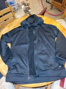 lot 231 image: Collection of Mondetta and Tek Gear Apparel - Hoodie and Leggings