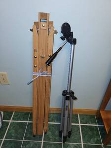 lot 257 image: Wooden Folding Easel and MX 600 Tripod Set