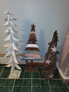 lot 259 image: Trio of Decorative Rustic Metal Christmas Trees