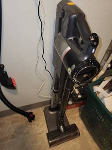 lot 289 image: LG CordZero Cordless Stick Vacuum with Accessories
