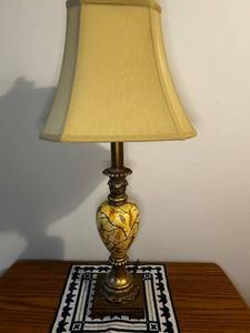 lot 414 image: Vintage Table Lamp with Ornate Base and Shade