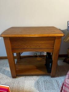 lot 418 image: Oak Wood End Table with Drawer and Bottom Shelf