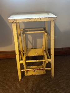 lot 424 image: Vintage Wooden Step Stool with Distressed Yellow Paint