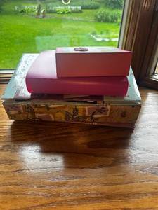 lot 427 image: Set of 4 Assorted Photo Albums with Decorative Covers