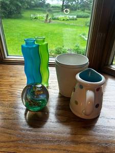 lot 435 image: Collection of 9 Decorative and Functional Items including Vases, Jug, and More