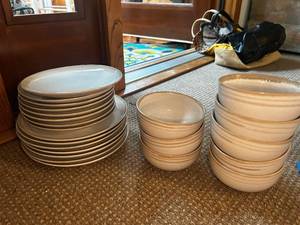 lot 444 image: Set of 20 Ceramic Dinner Plates and Bowls
