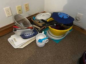 lot 448 image: Assorted Kitchenware Collection with Bowls, Mugs, and Utensils