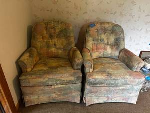 lot 455 image: Pair of Mid-Century Modern Upholstered Armchairs