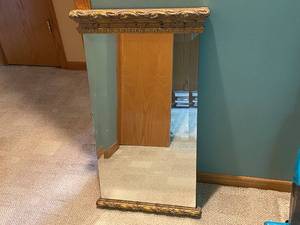 lot 485 image: Vintage Wall Mirror with Ornate Gold Trim