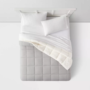 lot 106 image: TwinTwin XL Faux Shearling Washed Microfiber Reversible Comforter - Room Essentials