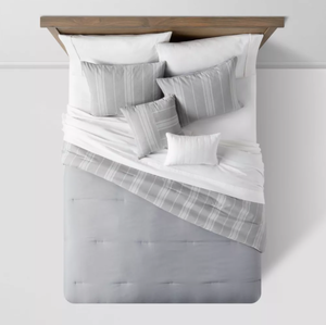 lot 401 image: 4PCS TwinTwin XL Reversible Heathered Herringbone Stripe Comforter Set - Threshold