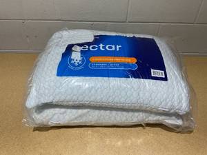 lot 219 image: 2PCS StandardQueen Nectar Cooling Fiber Pillows
