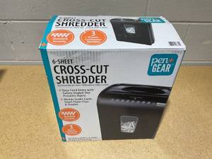 lot 220 image: PenGear 6-Sheet Cross-Cut Shredder
