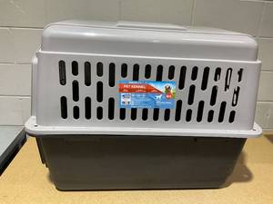 lot 242 image: Vibrant Life Pet Kennel MediumLarge 36 Dog Crate, Plastic Travel Pet Carrier for Pets 50-70 lb