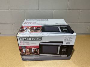 lot 10 image: BLACKDECKER 0.9 cu ft Microwave Oven in Stainless Steel