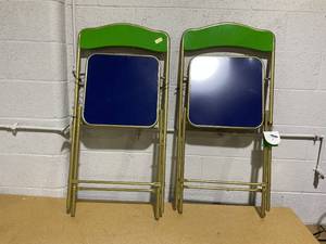 lot 104 image: 5PCS Folding Chair & Table Set Kate Spade New York