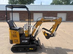 lot 3 image: CFG H12R Mini Excavator