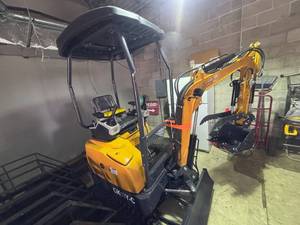 lot 10 image: CFG QK18Y-C Mini Excavator
