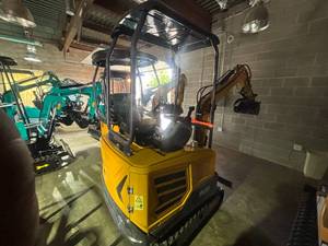 lot 4 image: CFG MX20R Mini Excavator