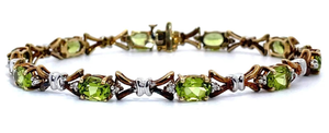 lot 30 image: Oval Peridot & Diamond XOXO Bow-Tie Bracelet in Two-Tone Gold VIDEO