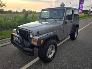 lot 7 image: 2001 Jeep Wrangler - Low Miles
