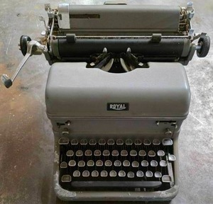 lot 24 image: mid-century Royal manual typewriter