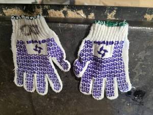 lot 14 image: Box of work gloves