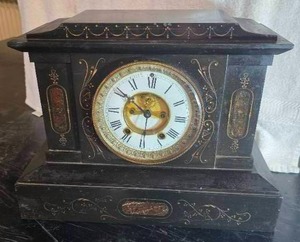 lot 35 image: Seth Thomas (American) Black Slate Mantel Chime Clock