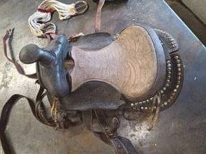 lot 47 image: Western Saddle