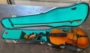 lot 53 image: Full Size Violin and Case