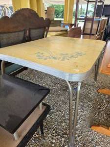 lot 64 image: MCM Dining Table