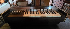 lot 67 image: Magnus Electric Chord Organ, a vintage instrument from the 1960s