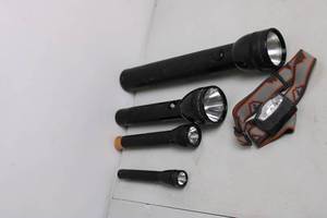 lot 69 image: Set of 4 Flashlights and Adjustable Headlamp