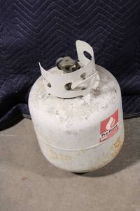 lot 105 image: Used Propane Tank with Valve