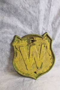 lot 114 image: Vintage Cast Iron Letter W Sign Plaque
